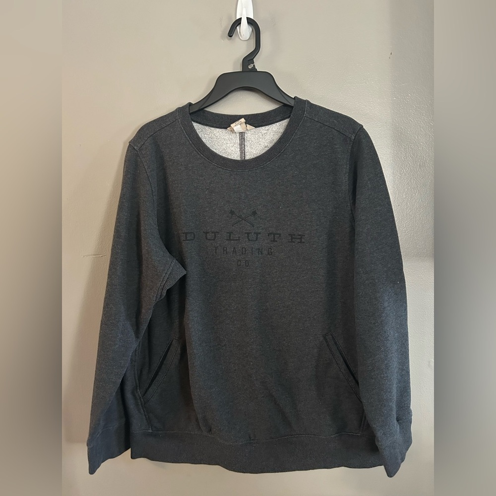 Duluth Trading Co Shirt - charcoal gray logo branded crew neck w/pockets